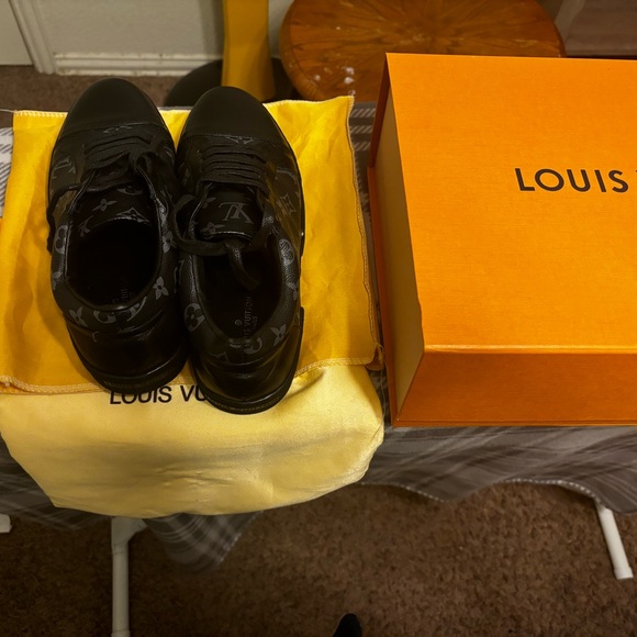 Authentic Louis Vuitton Men’s sneakers - Picture 2 of 9